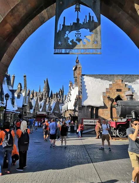 who founded hogsmeade|Who founded the village of hogsmeade .